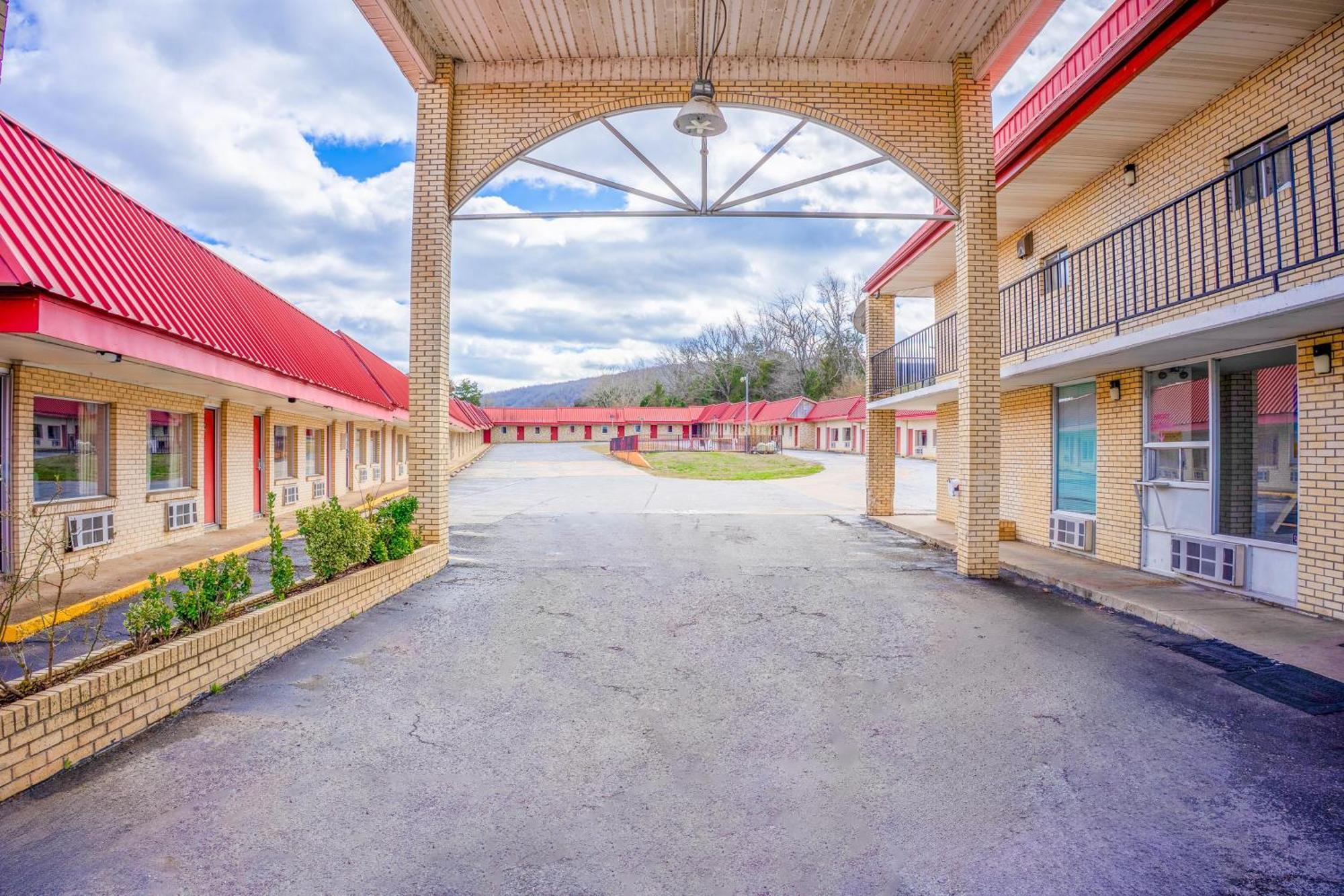 Ozark Junction Mountain View By Oyo Motel Exterior foto