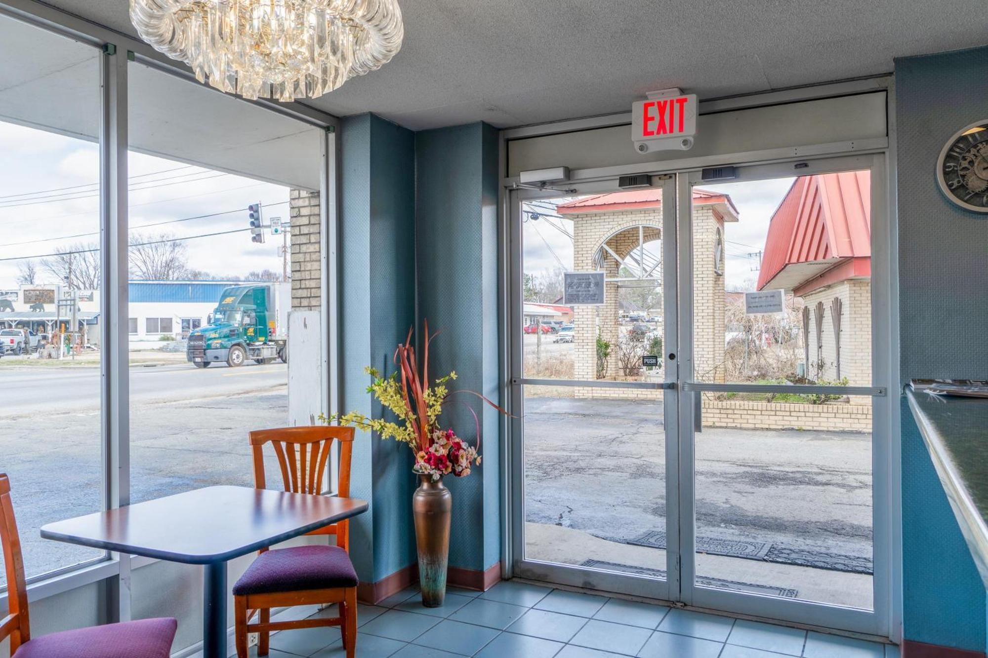 Ozark Junction Mountain View By Oyo Motel Exterior foto
