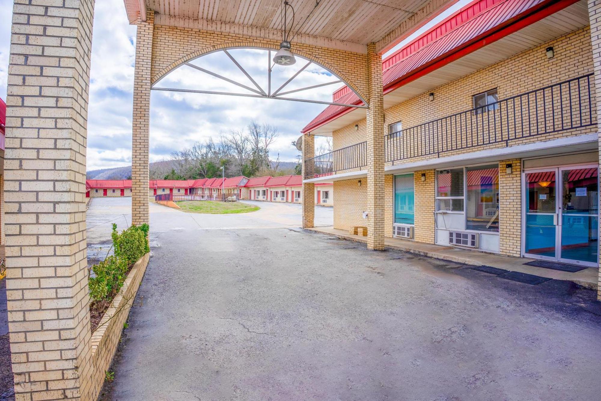 Ozark Junction Mountain View By Oyo Motel Exterior foto