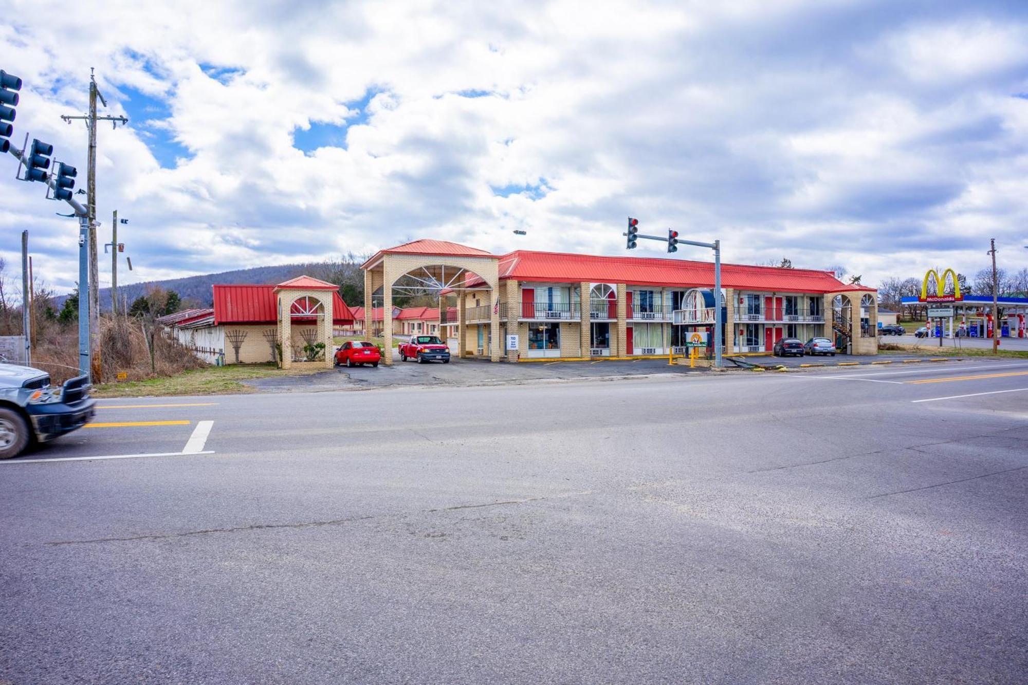 Ozark Junction Mountain View By Oyo Motel Exterior foto