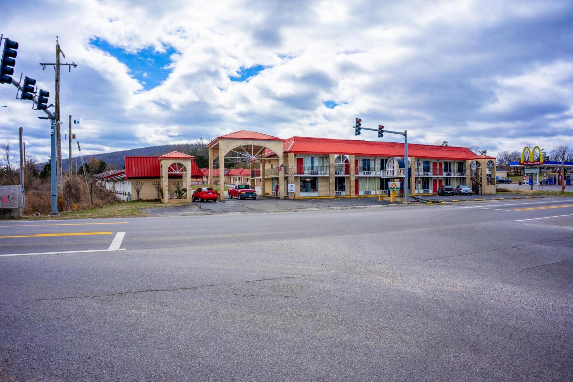 Ozark Junction Mountain View By Oyo Motel Exterior foto