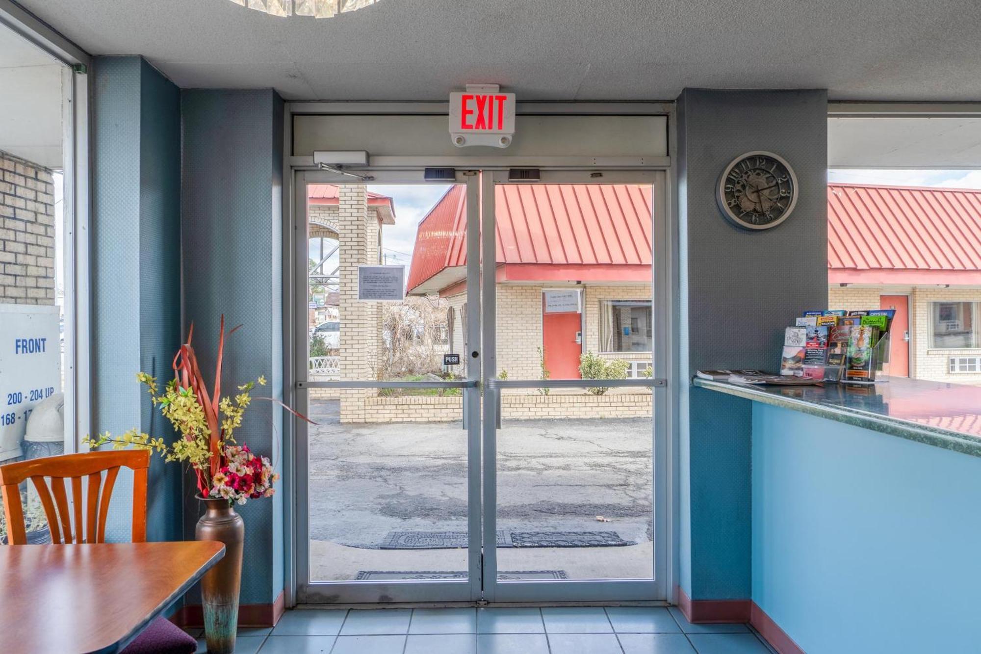 Ozark Junction Mountain View By Oyo Motel Exterior foto