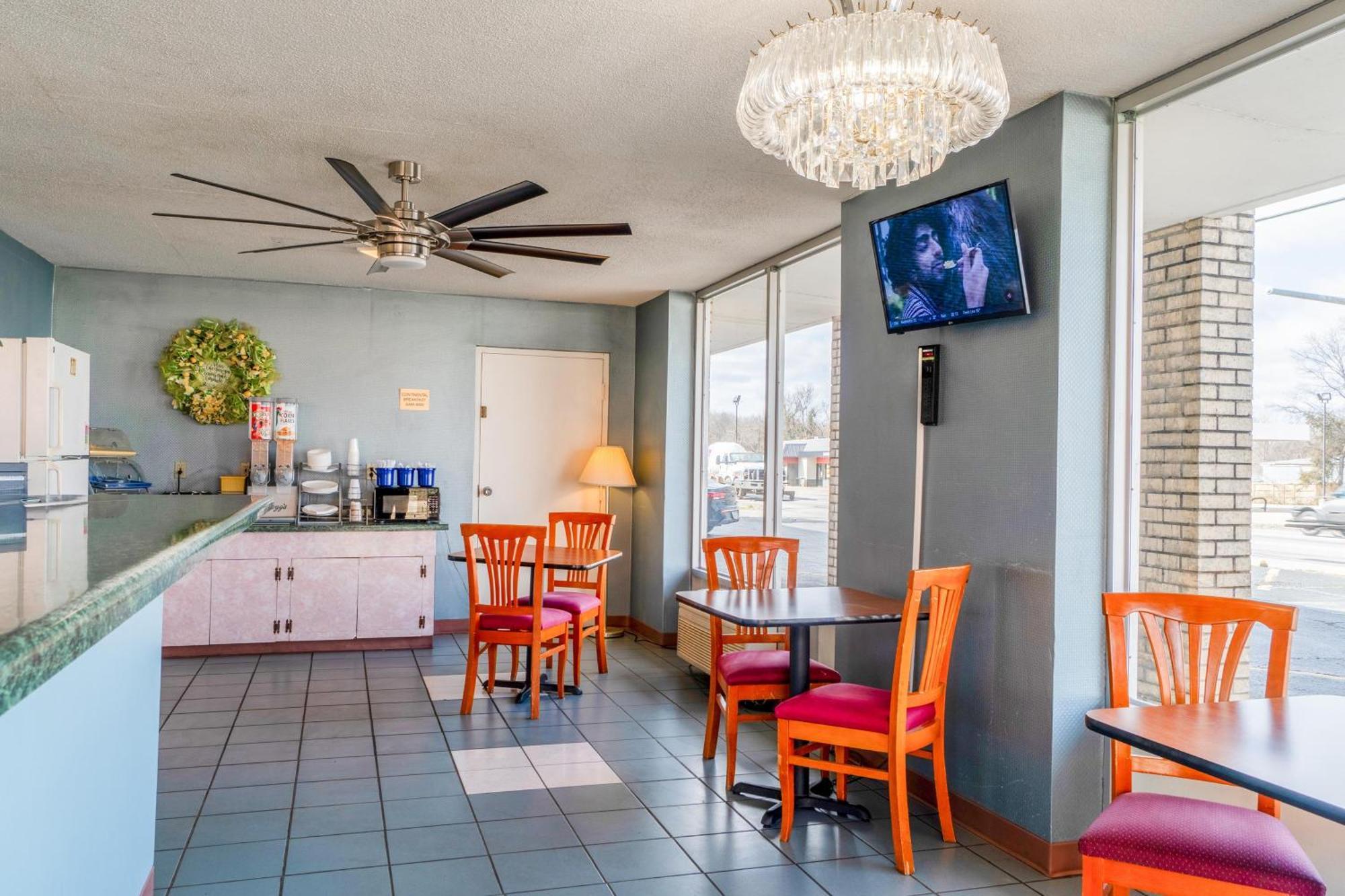 Ozark Junction Mountain View By Oyo Motel Exterior foto