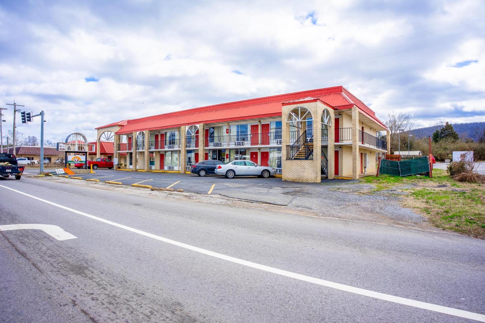 Ozark Junction Mountain View By Oyo Motel Exterior foto