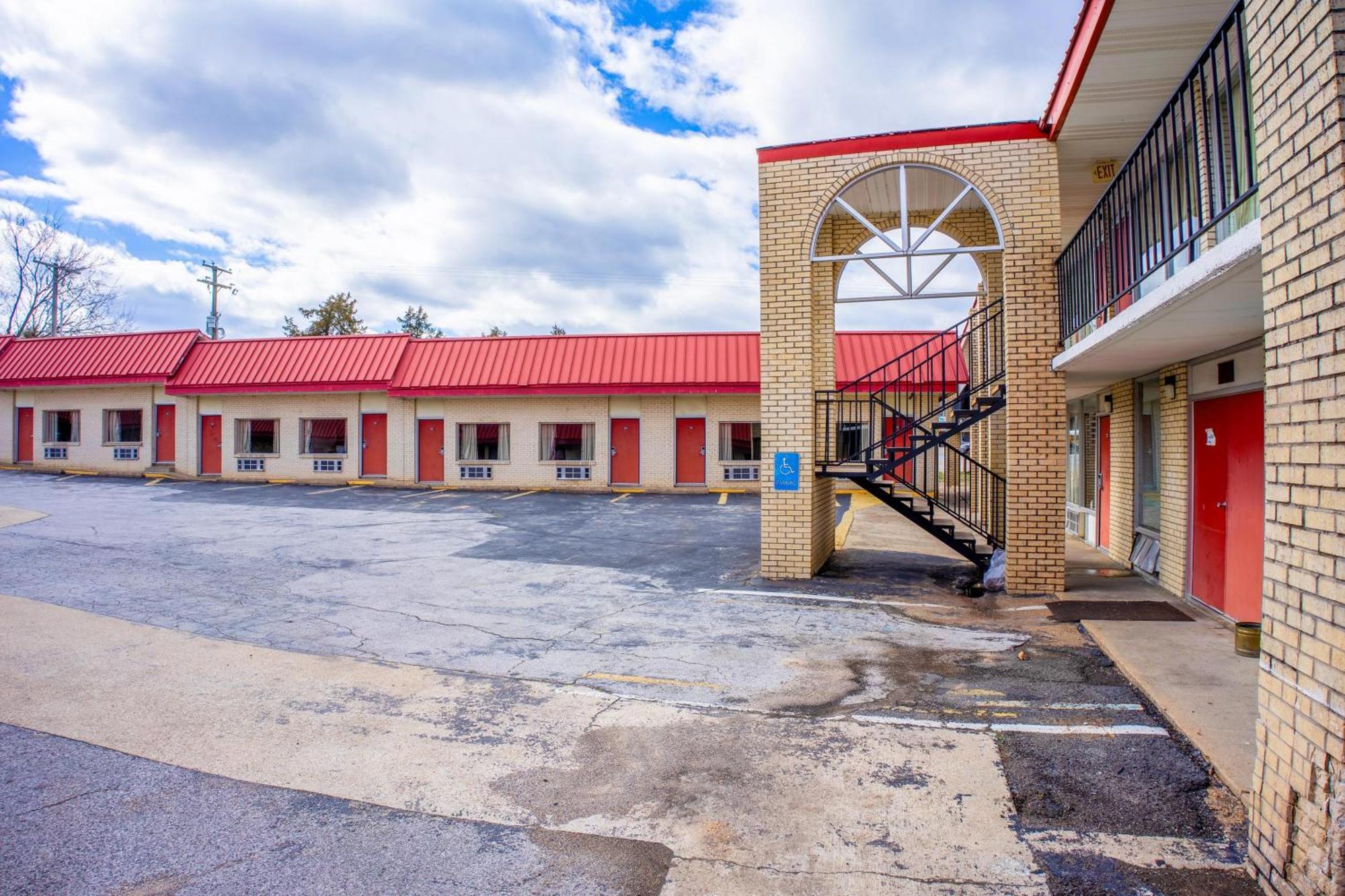 Ozark Junction Mountain View By Oyo Motel Exterior foto